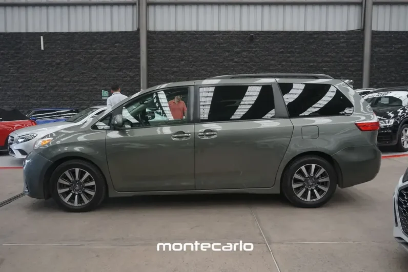 Toyota Sienna 2019 35 Le AT