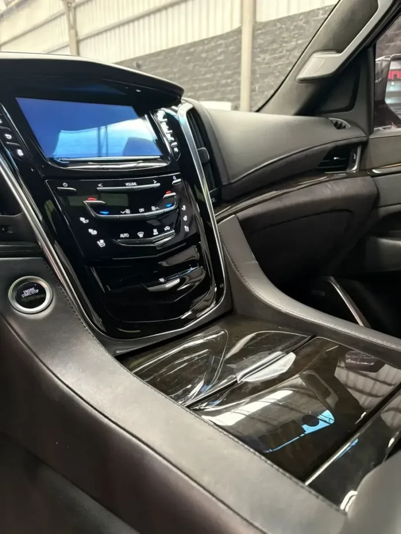 Cadillac Escalade 2018 62 Platinum 4×4 AT