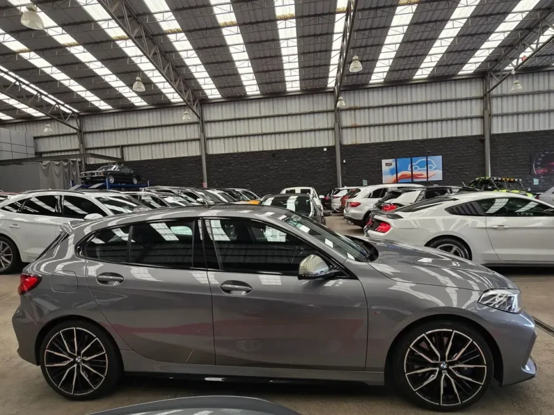 BMW Serie 1 2023 135i M Hb AT