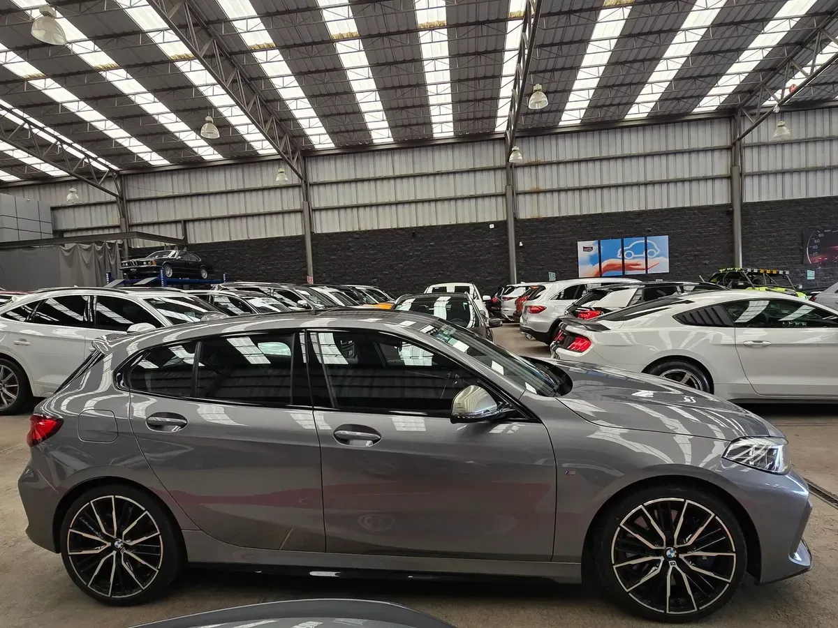 BMW Serie 1 2023 135i M Hb AT