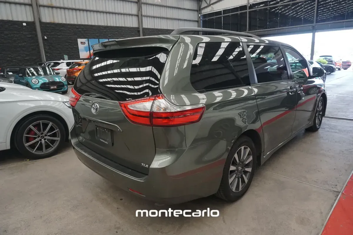 Toyota Sienna 2019 35 Le AT