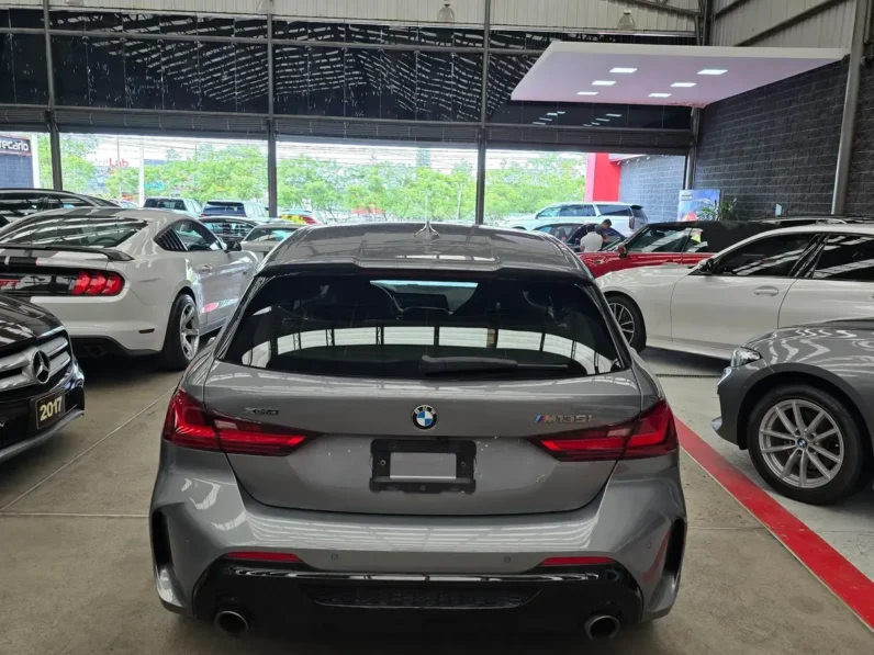 BMW Serie 1 2023 135i M Hb AT
