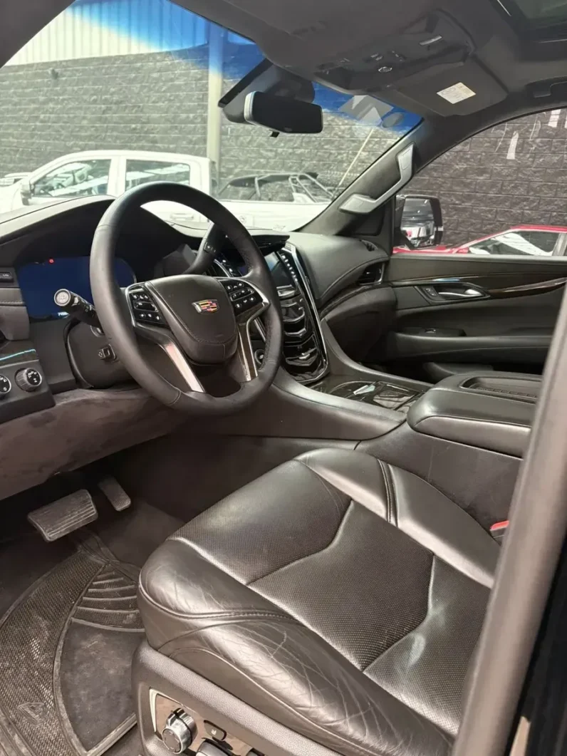 Cadillac Escalade 2018 62 Platinum 4×4 AT
