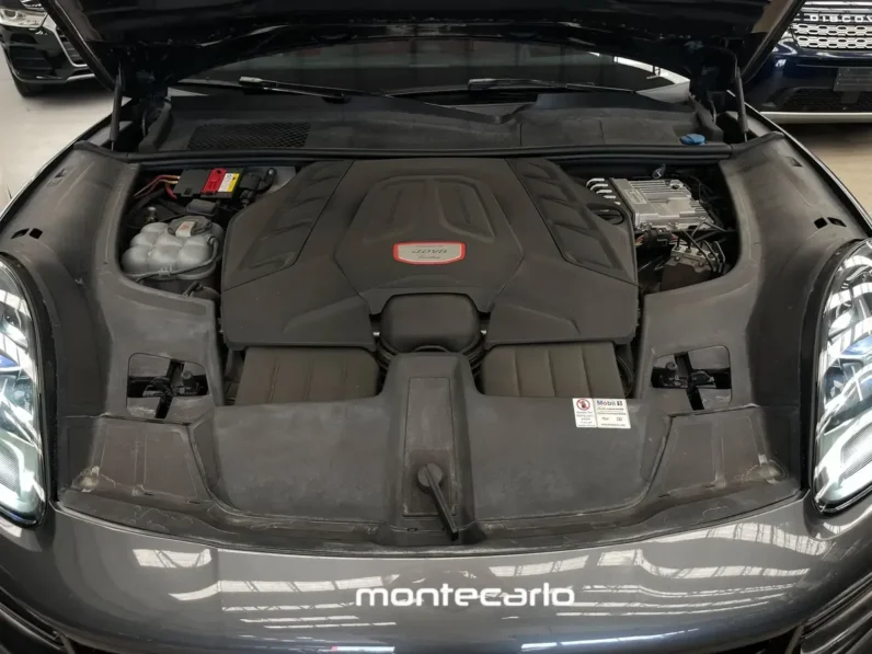 Porsche Cayenne 40 V8 Turbo AT 2020