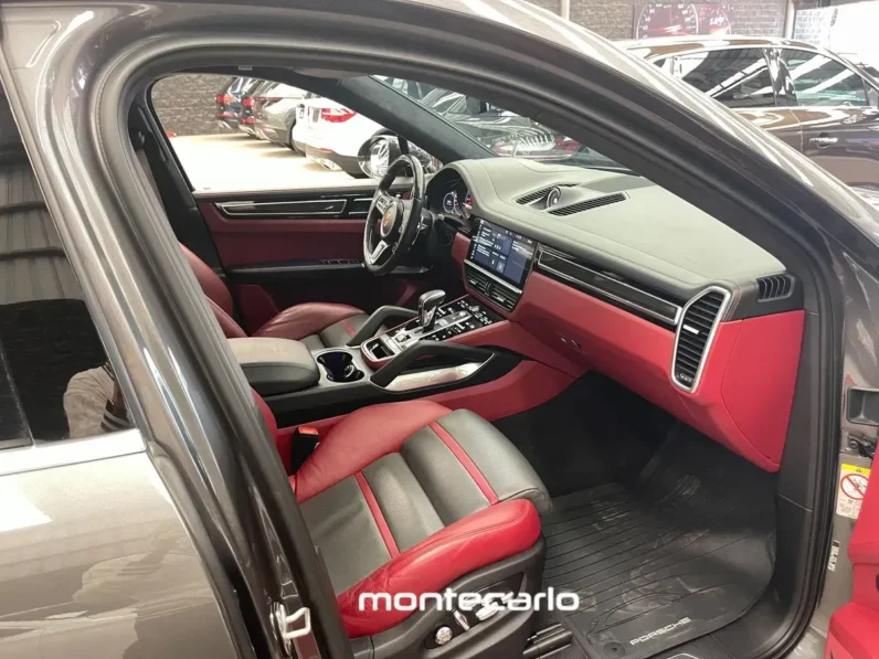 Porsche Cayenne 40 V8 Turbo AT 2020