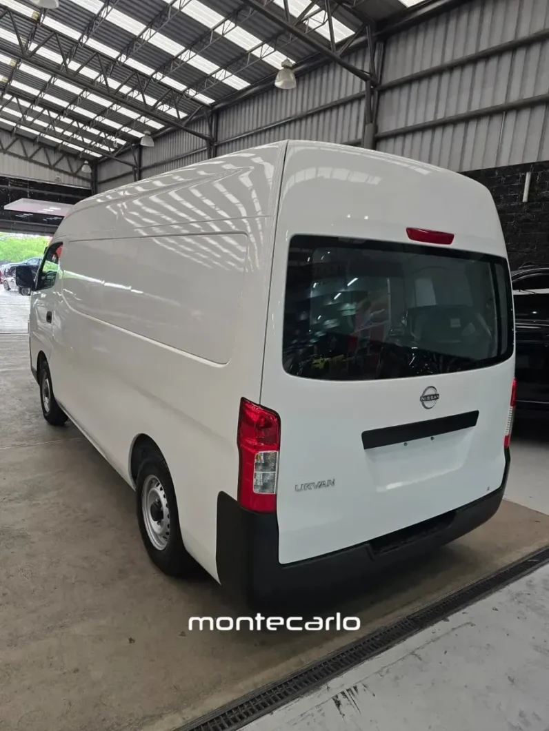 Nissan Urvan 2024 25 Panel Amplia Aa MT