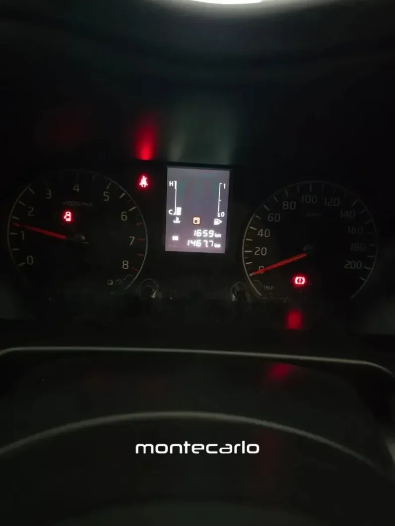 Nissan Urvan 2024 25 Panel Amplia Aa MT