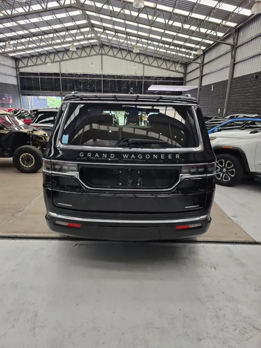 Jeep Grand Wagoneer 2022 64 V8 Base 4×4 5p AT