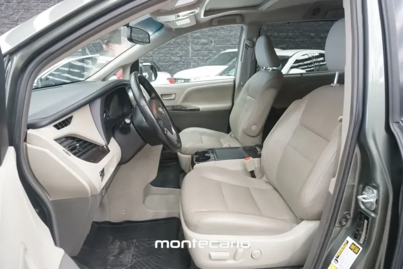 Toyota Sienna 2019 35 Le AT