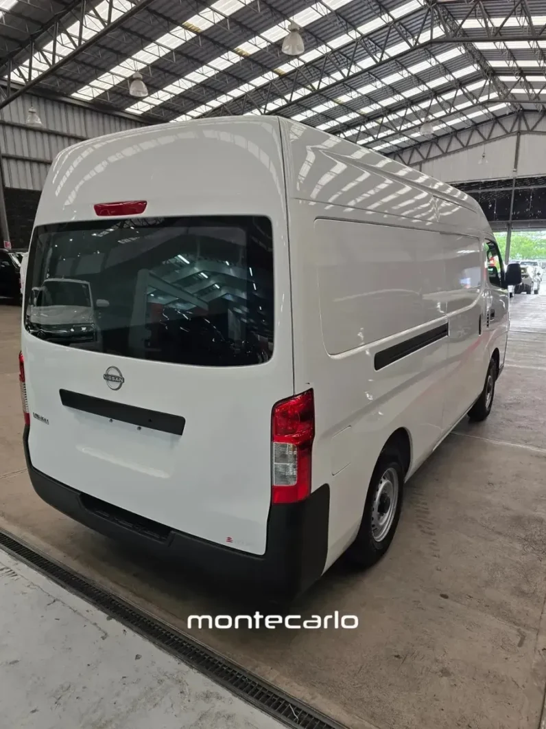 Nissan Urvan 2024 25 Panel Amplia Aa MT
