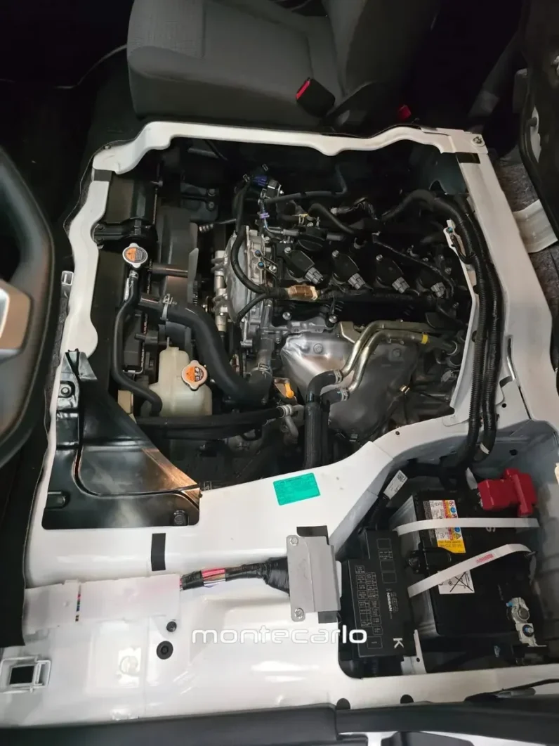 Nissan Urvan 2024 25 Panel Amplia Aa MT