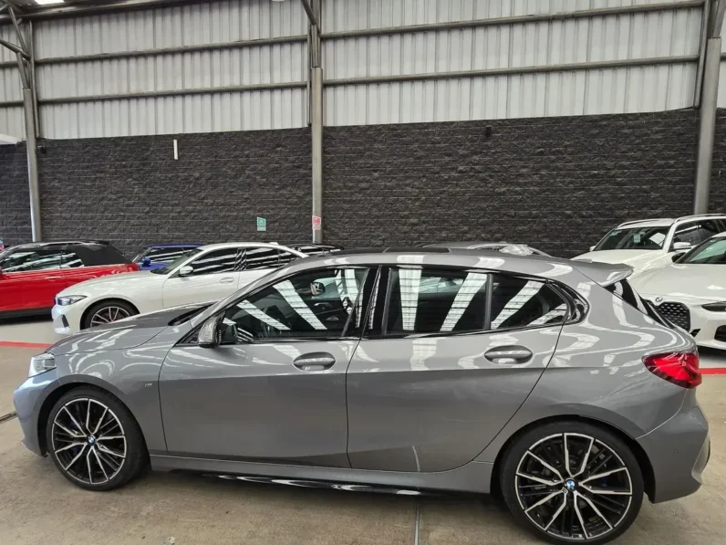 BMW Serie 1 2023 135i M Hb AT