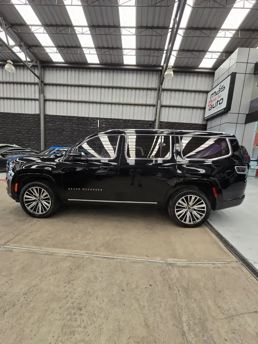 Jeep Grand Wagoneer 2022 64 V8 Base 4×4 5p AT