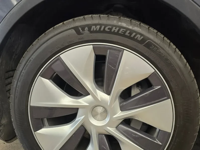 Tesla Model Y 2023 Long Range Battery All Wheel Drive