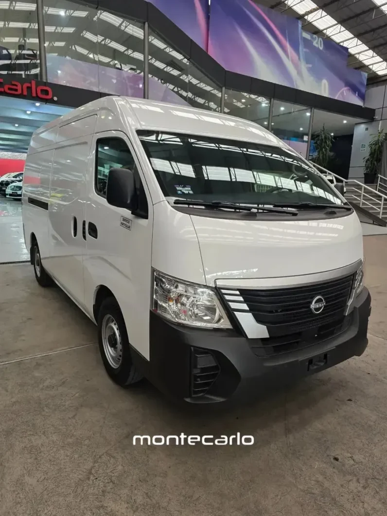 Nissan Urvan 2024 25 Panel Amplia Aa MT