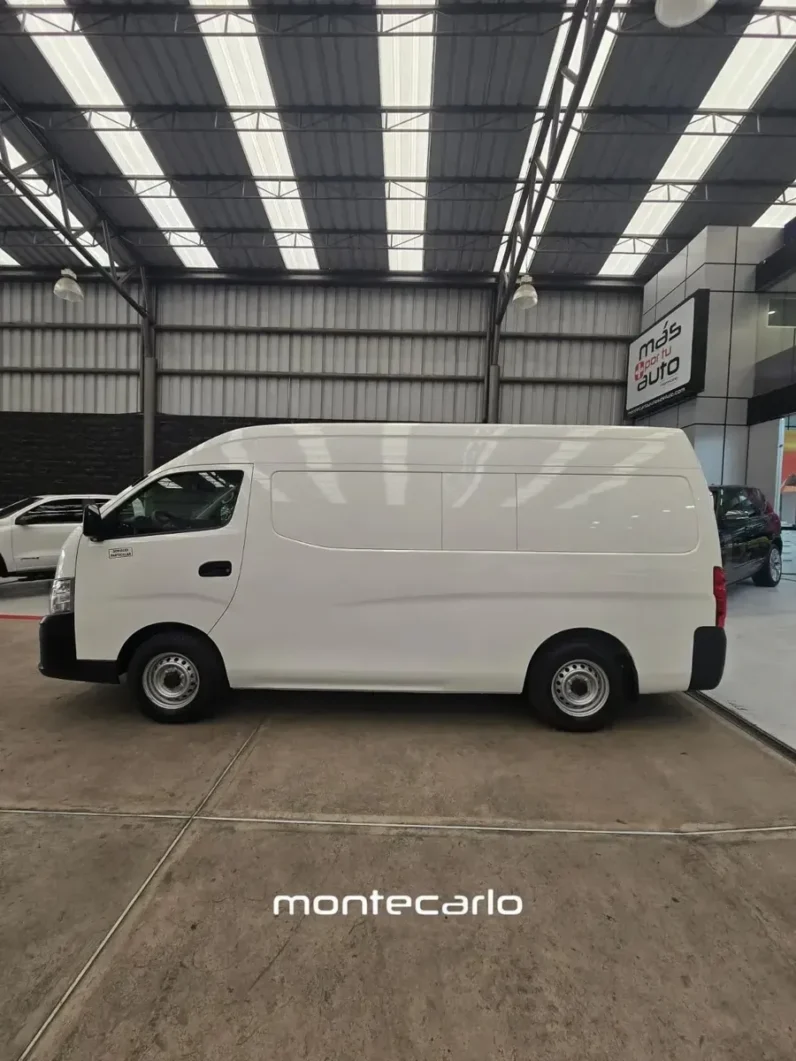 Nissan Urvan 2024 25 Panel Amplia Aa MT