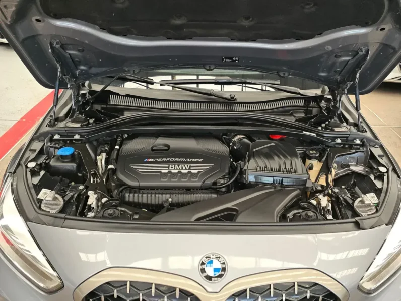 BMW Serie 1 2023 135i M Hb AT