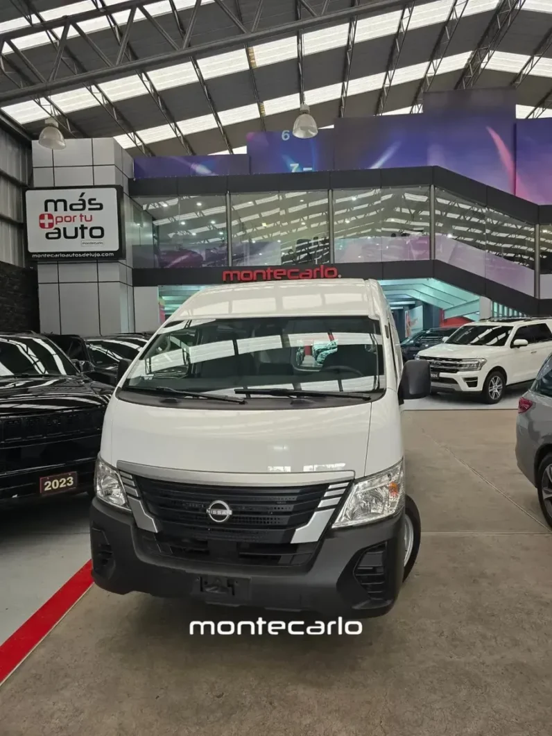 Nissan Urvan 2024 25 Panel Amplia Aa MT