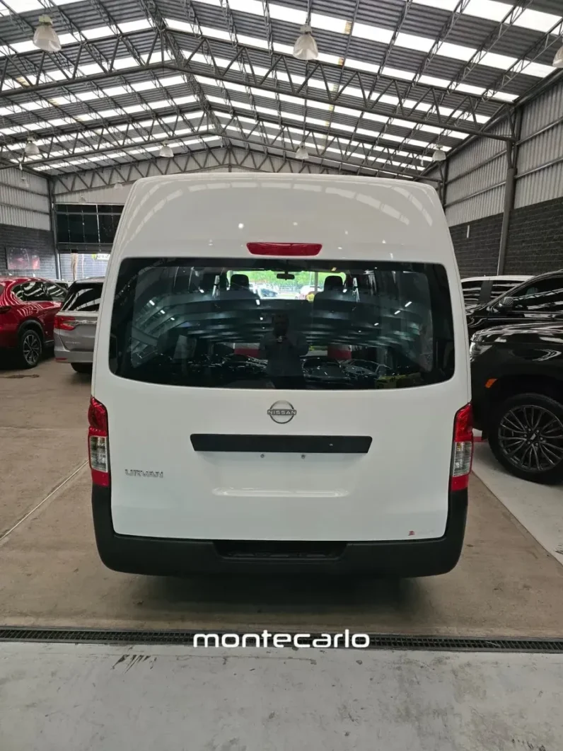 Nissan Urvan 2024 25 Panel Amplia Aa MT