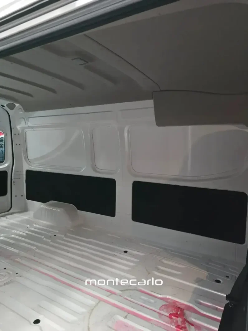 Nissan Urvan 2024 25 Panel Amplia Aa MT