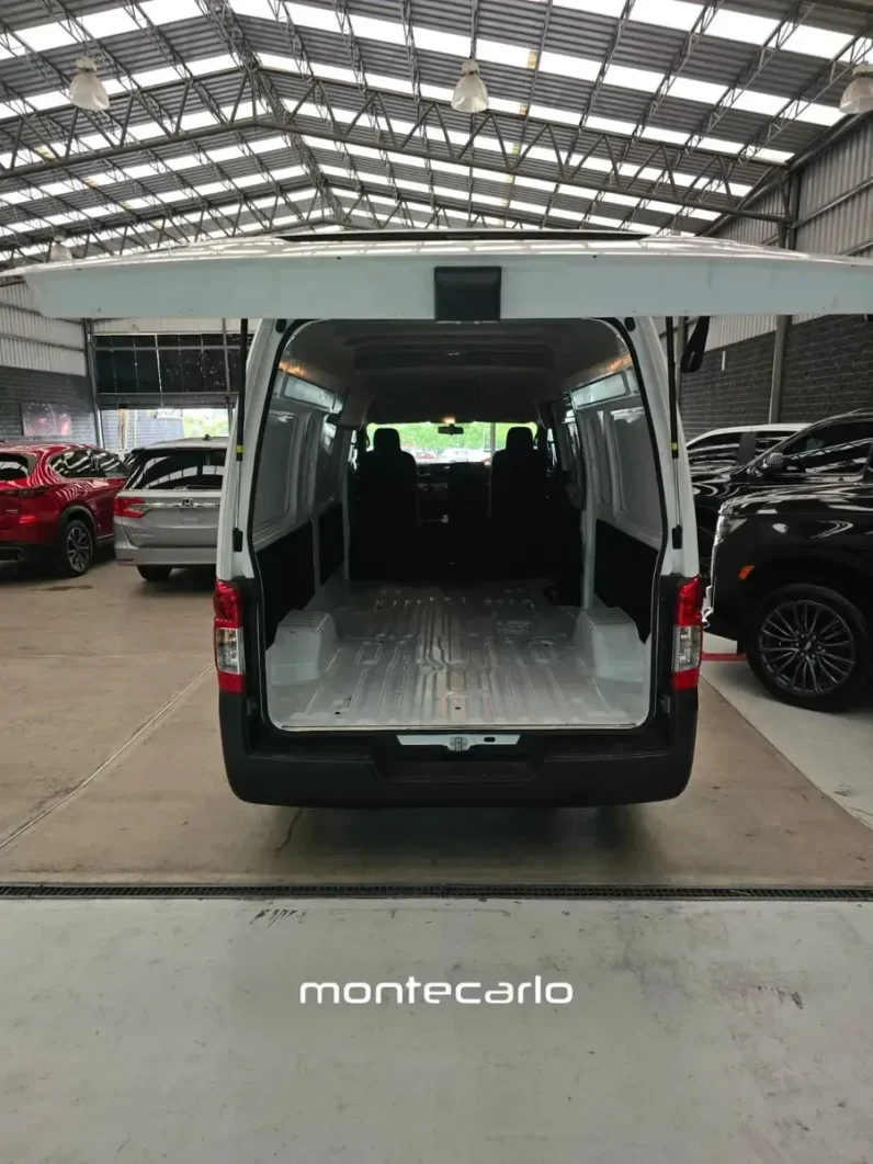 Nissan Urvan 2024 25 Panel Amplia Aa MT