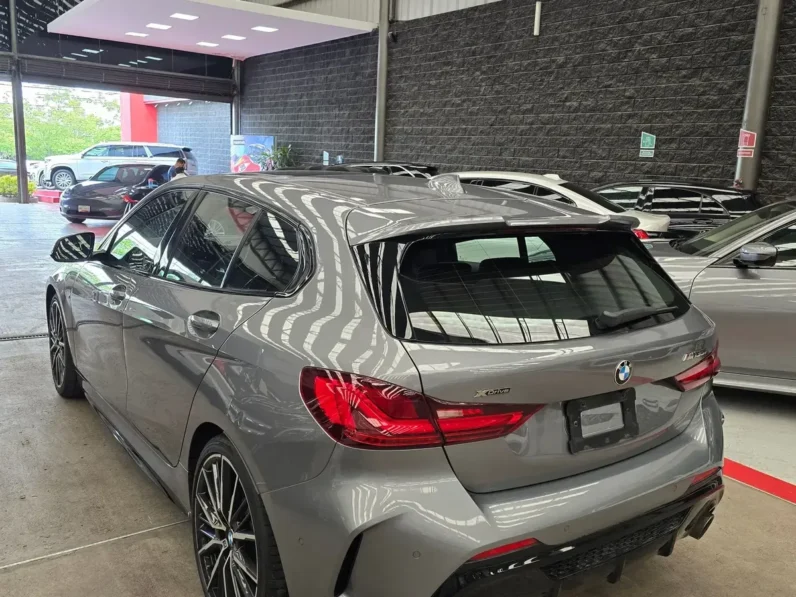 BMW Serie 1 2023 135i M Hb AT