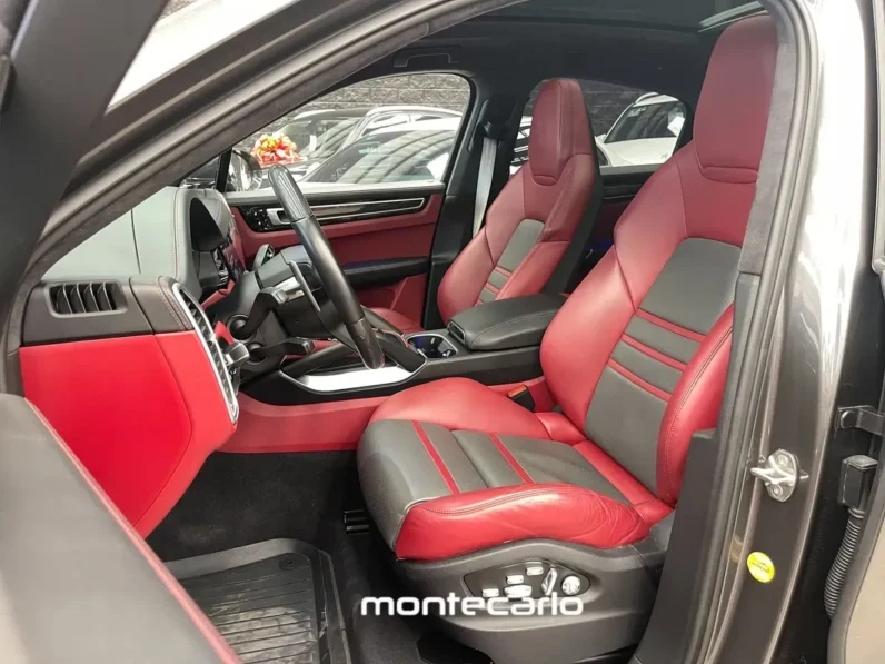 Porsche Cayenne 40 V8 Turbo AT 2020