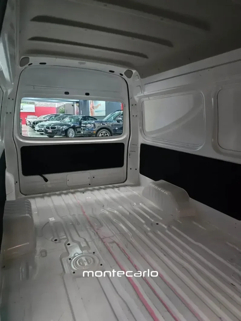Nissan Urvan 2024 25 Panel Amplia Aa MT