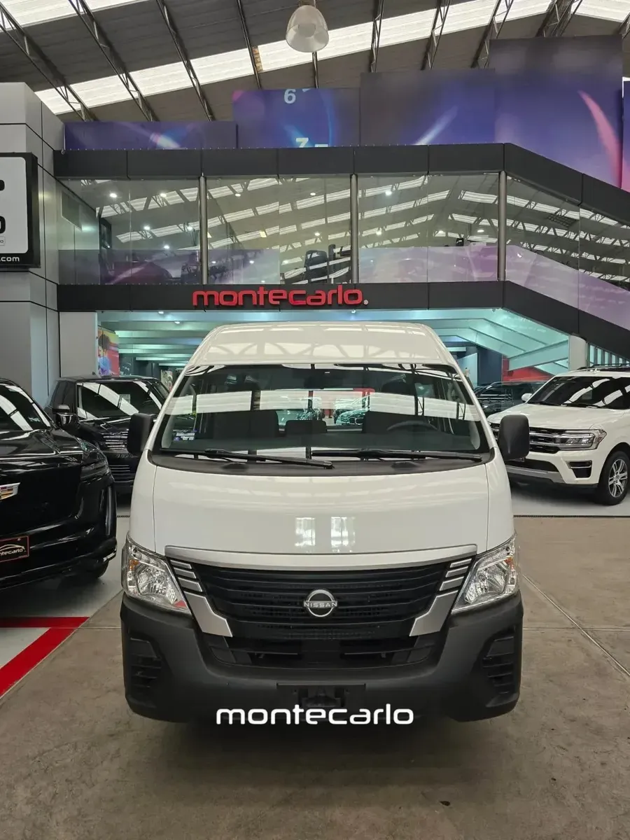 Nissan Urvan 2024 25 Panel Amplia Aa MT