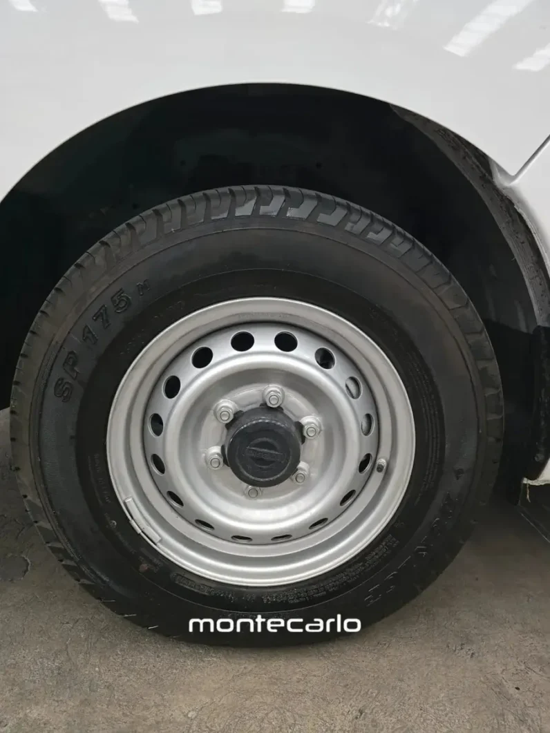 Nissan Urvan 2024 25 Panel Amplia Aa MT