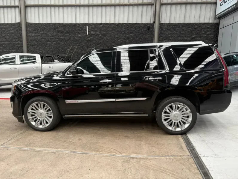 Cadillac Escalade 2018 62 Platinum 4×4 AT